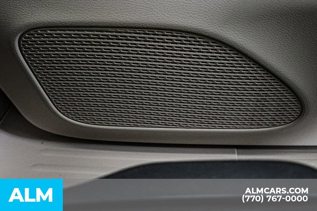 2024 Chrysler Pacifica Select