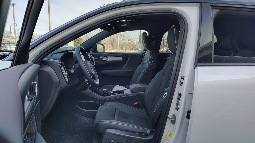 2026 Volvo Xc40 B5 Ultra