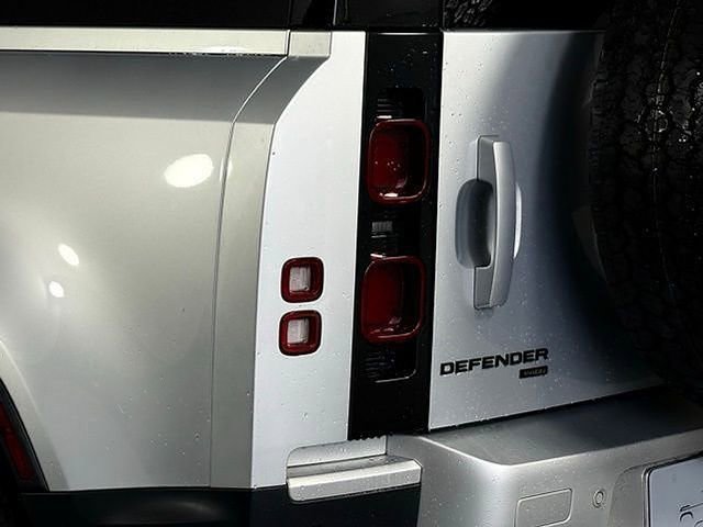 2022 Land Rover Defender 110 SE