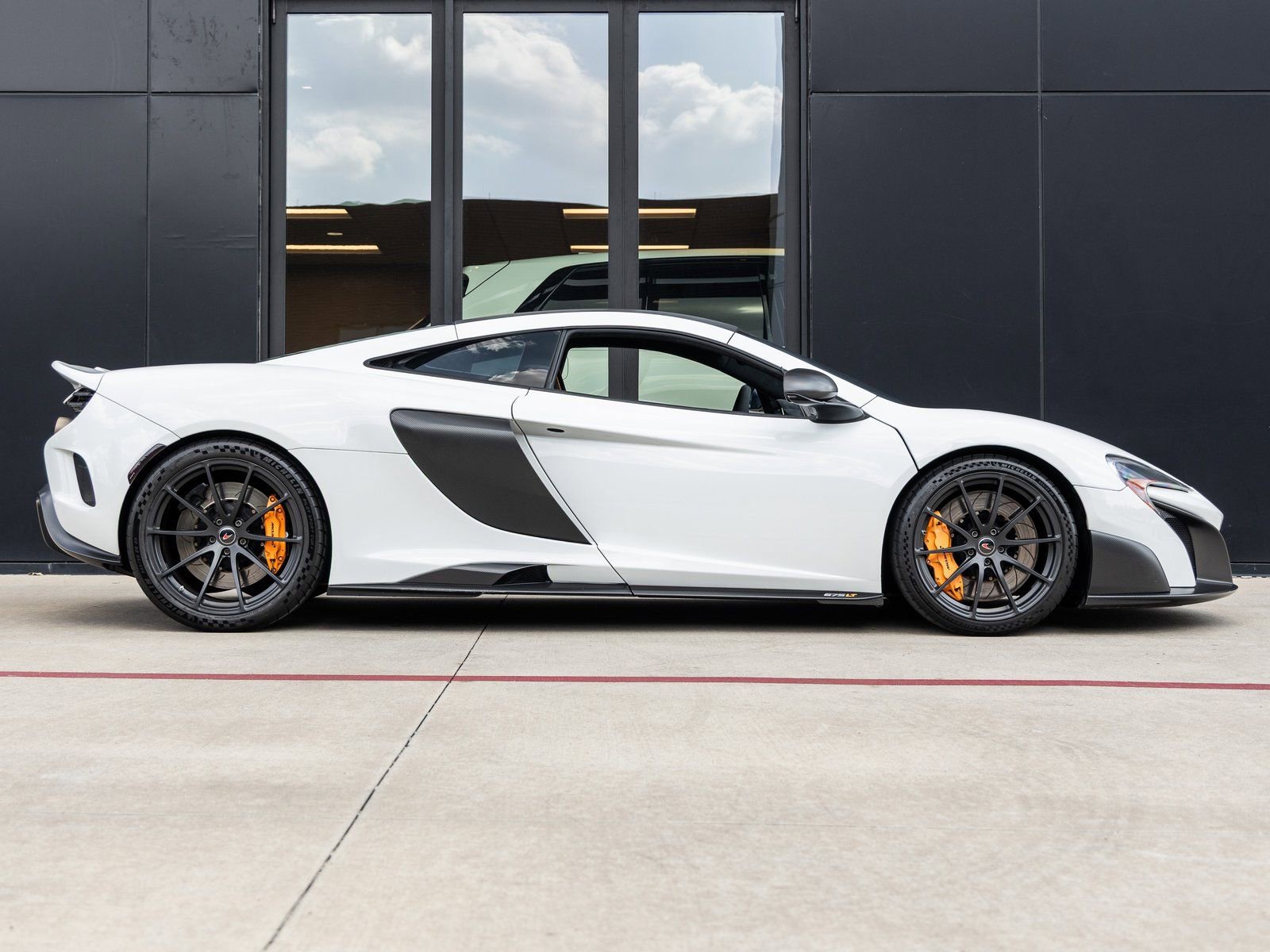Used 2016 McLaren 675LT Coupe photo 11