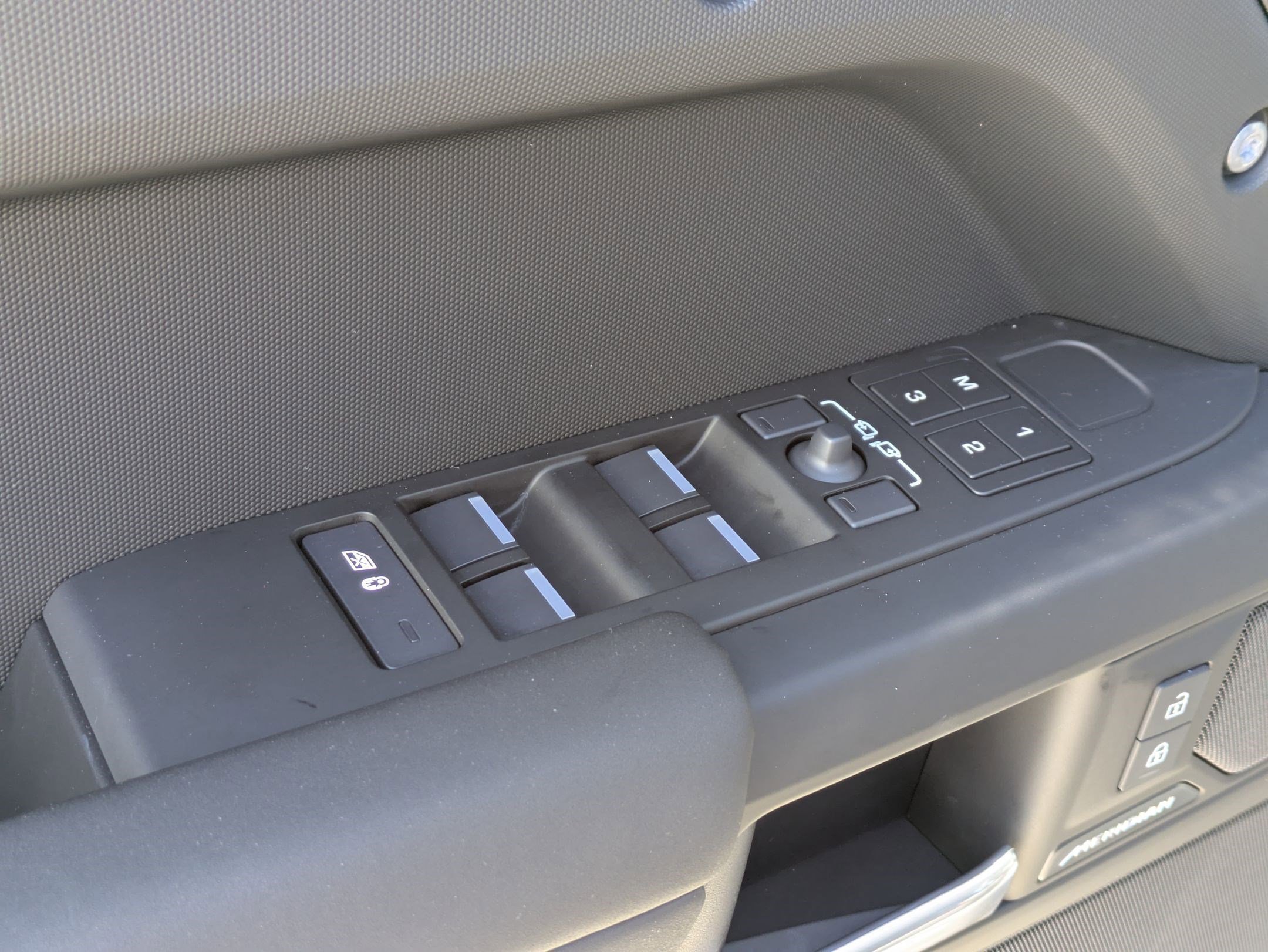 2025 Land Rover Defender 110 S