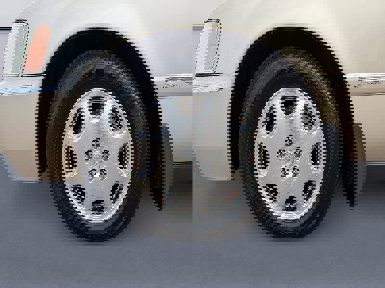 Acura RL - Model Years, Generations \u0026 News | Cars.com, image size:1600x1200