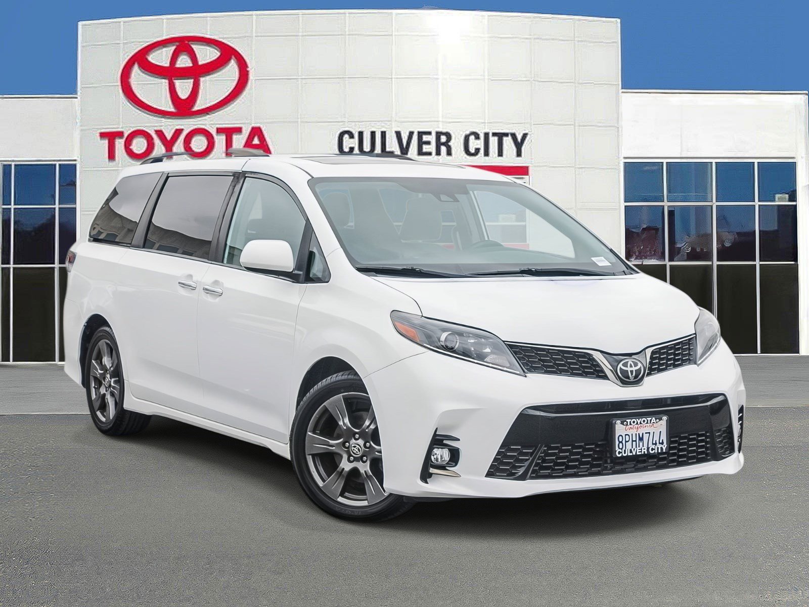 Used 2020 Toyota Sienna SE w/ SE Preferred Package