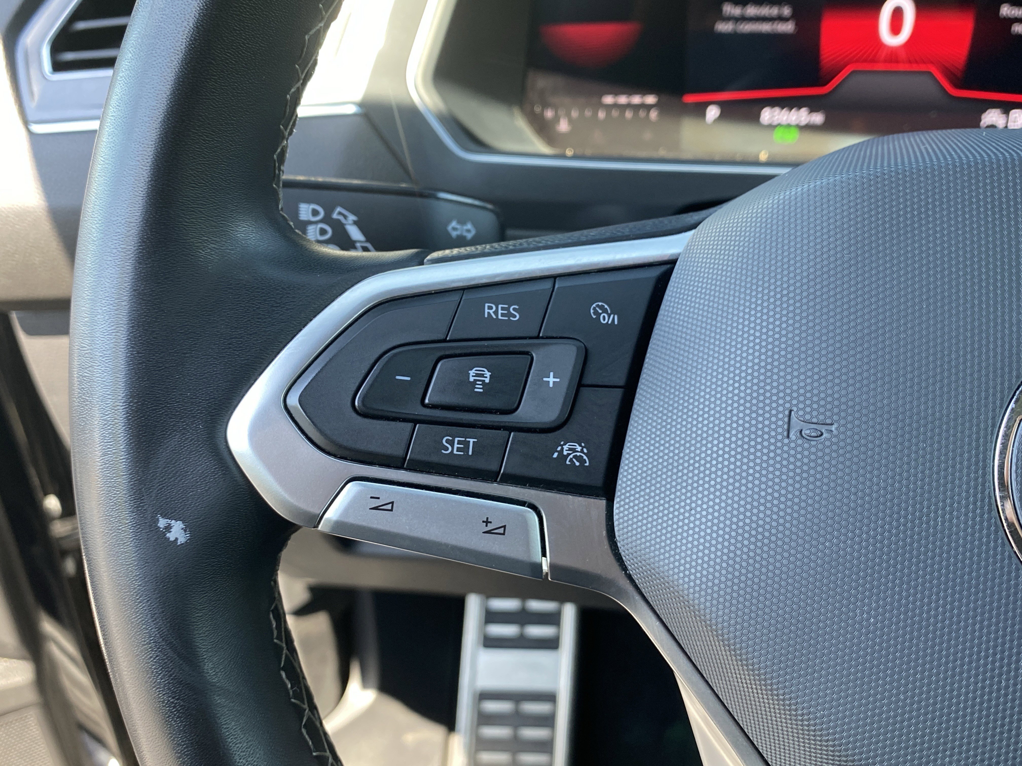 2023 Volkswagen Tiguan SE R-Line