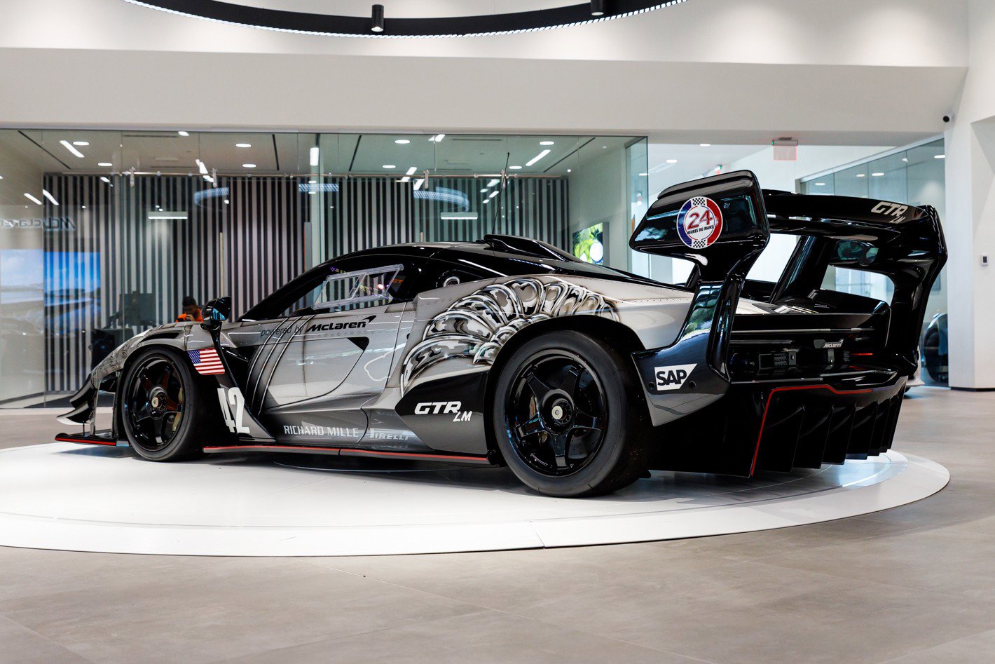 Used 2020 McLaren Senna photo 15