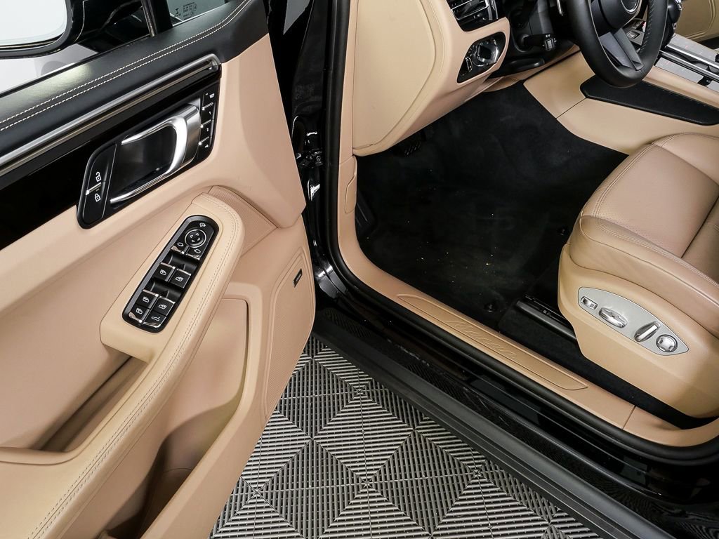 2023 Porsche Macan Turbo