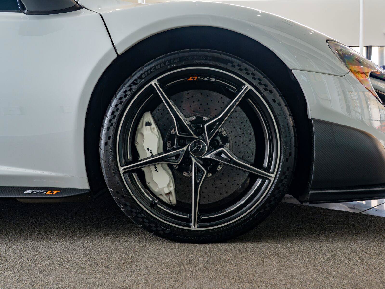 Used 2016 McLaren 675LT Spider photo 9