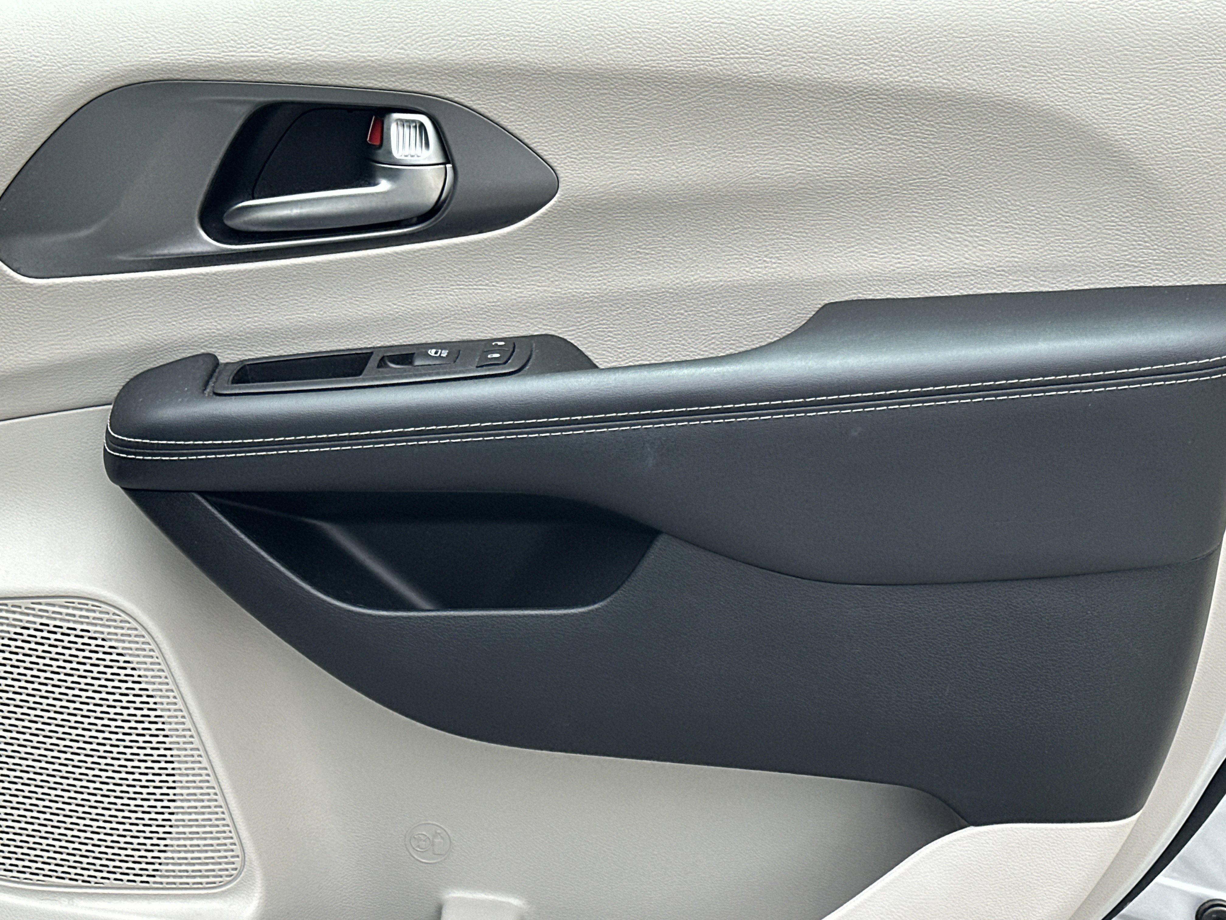 2023 Chrysler Pacifica Touring-L