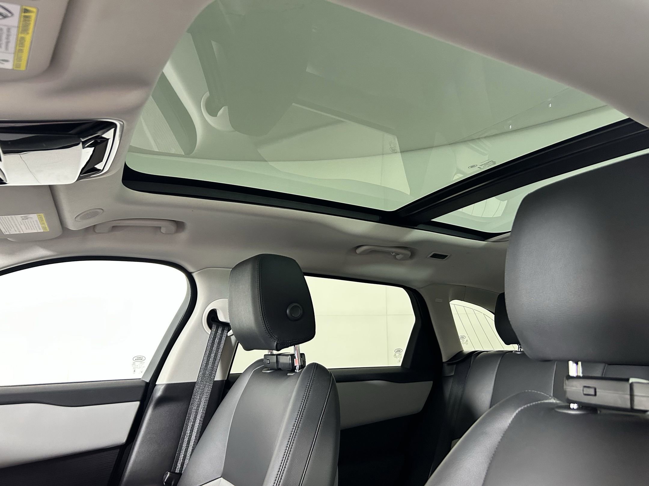 2025 Land Rover Range Rover Velar Dynamic SE