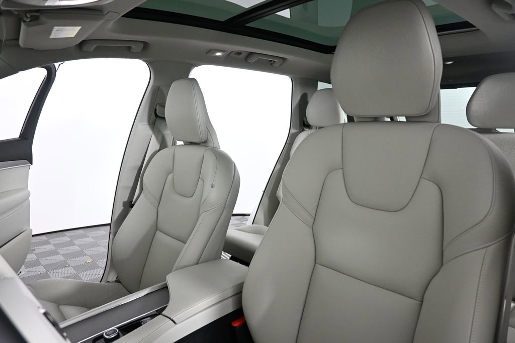2025 Volvo Xc90 B5 Plus