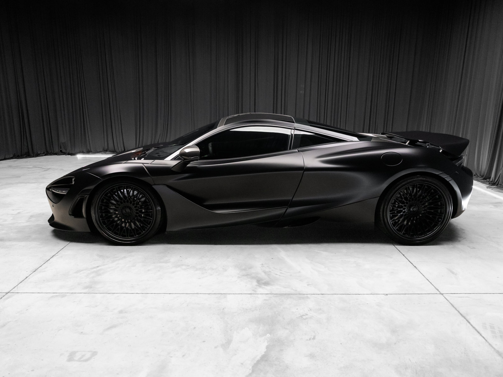 Used 2018 McLaren 720S photo 14