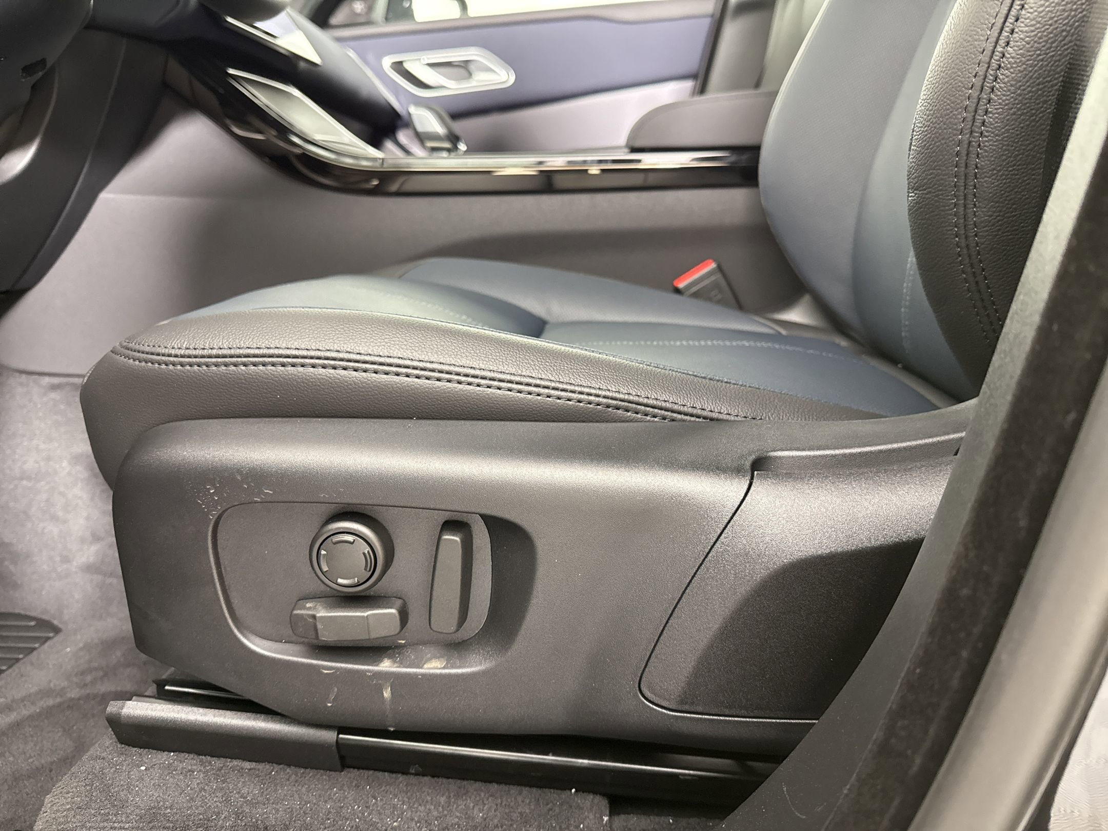 2026 Land Rover Range Rover Velar Dynamic SE