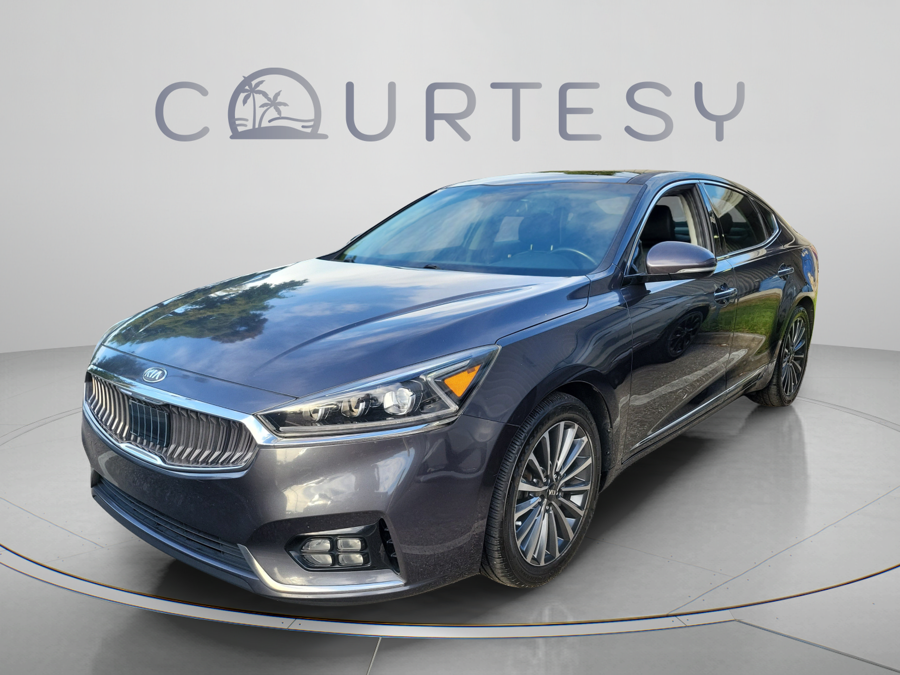 Used 2017 Kia Cadenza Technology