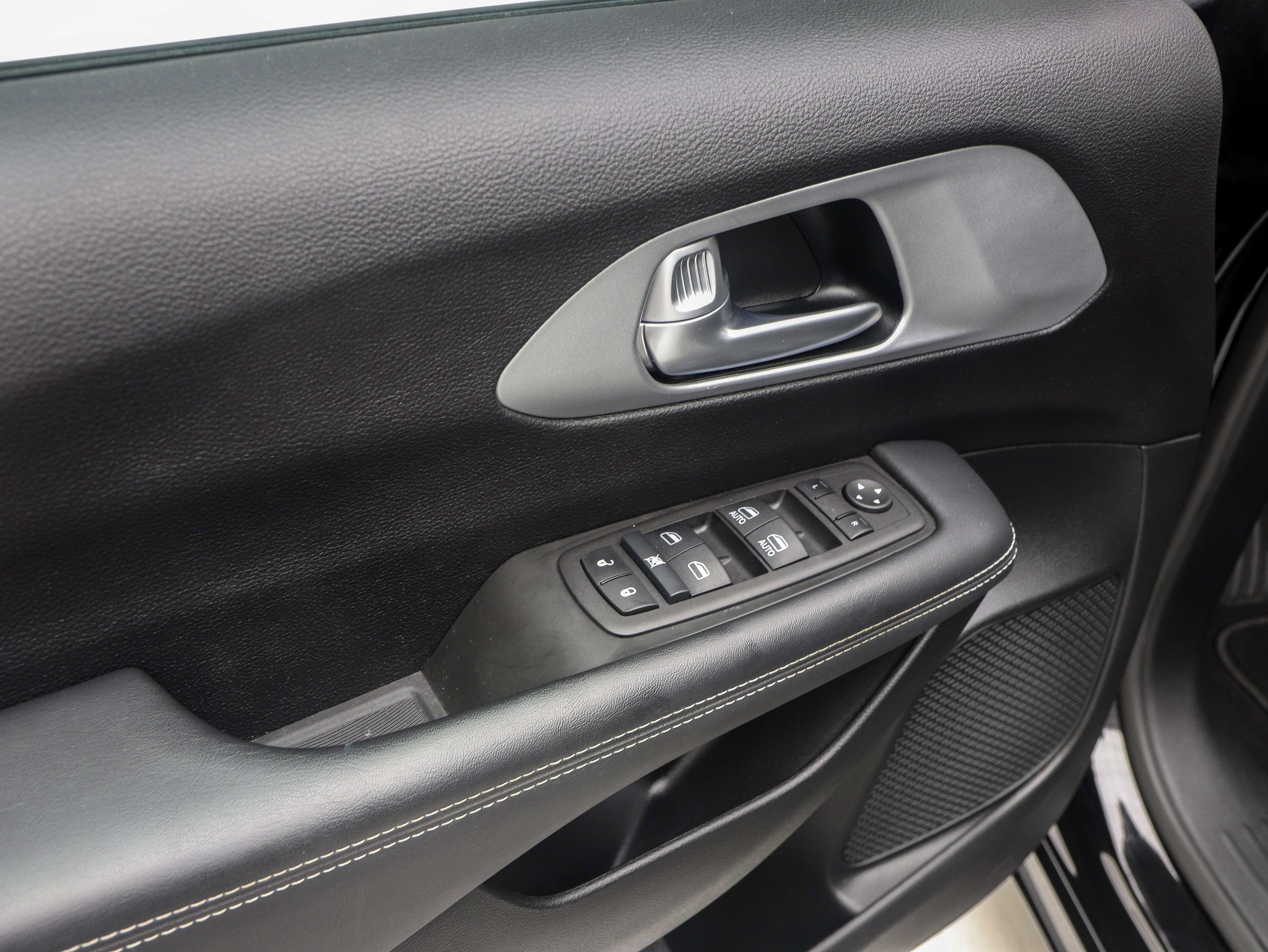 2024 Chrysler Pacifica Touring - Photo 19