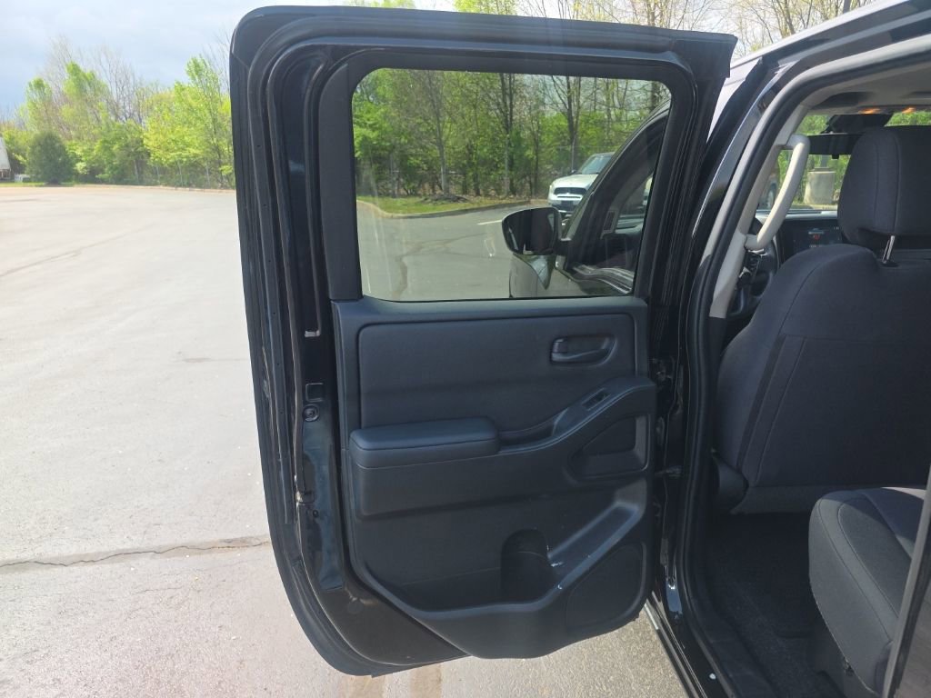 2022 Nissan Frontier S