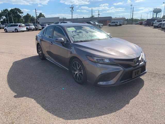 Used 2022 Toyota Camry SE w/ Cold Weather Package