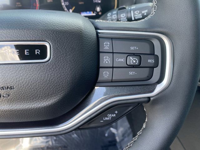 2024 Jeep Wagoneer 2WD