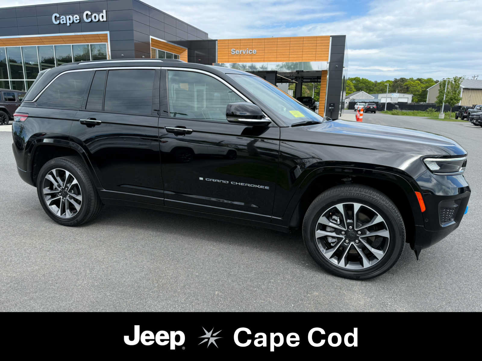 2023 Jeep Grand Cherokee 4xe Overland 4x4 for sale in Hyannis, MA