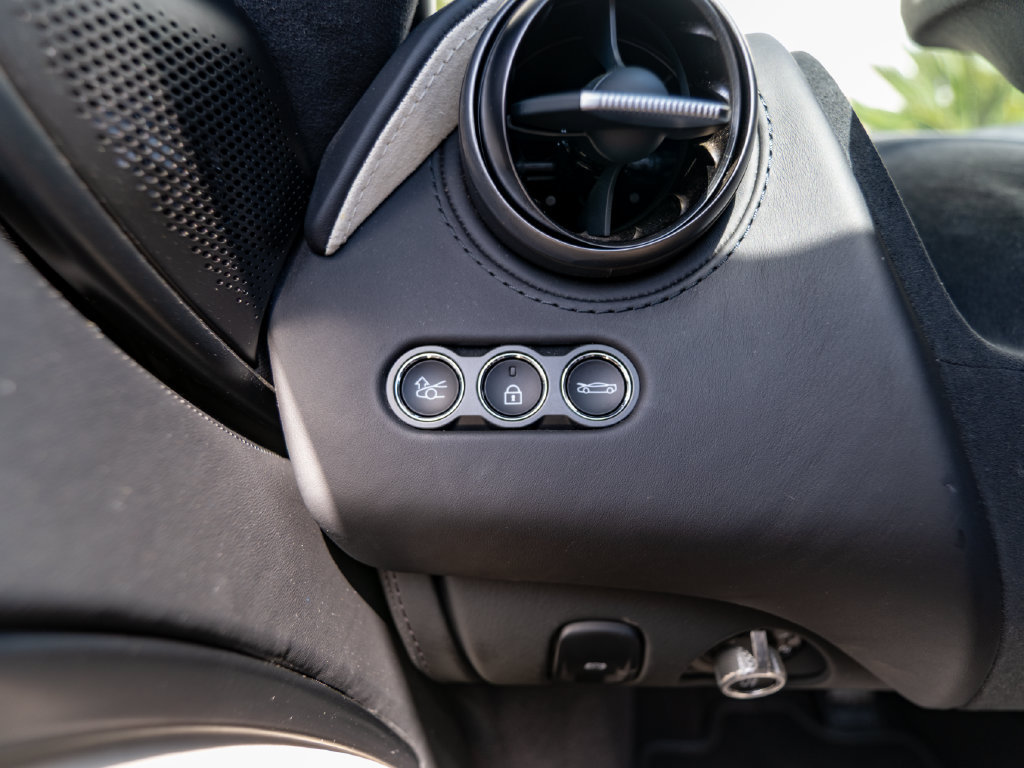 Used 2025 McLaren 750S Spider photo 14