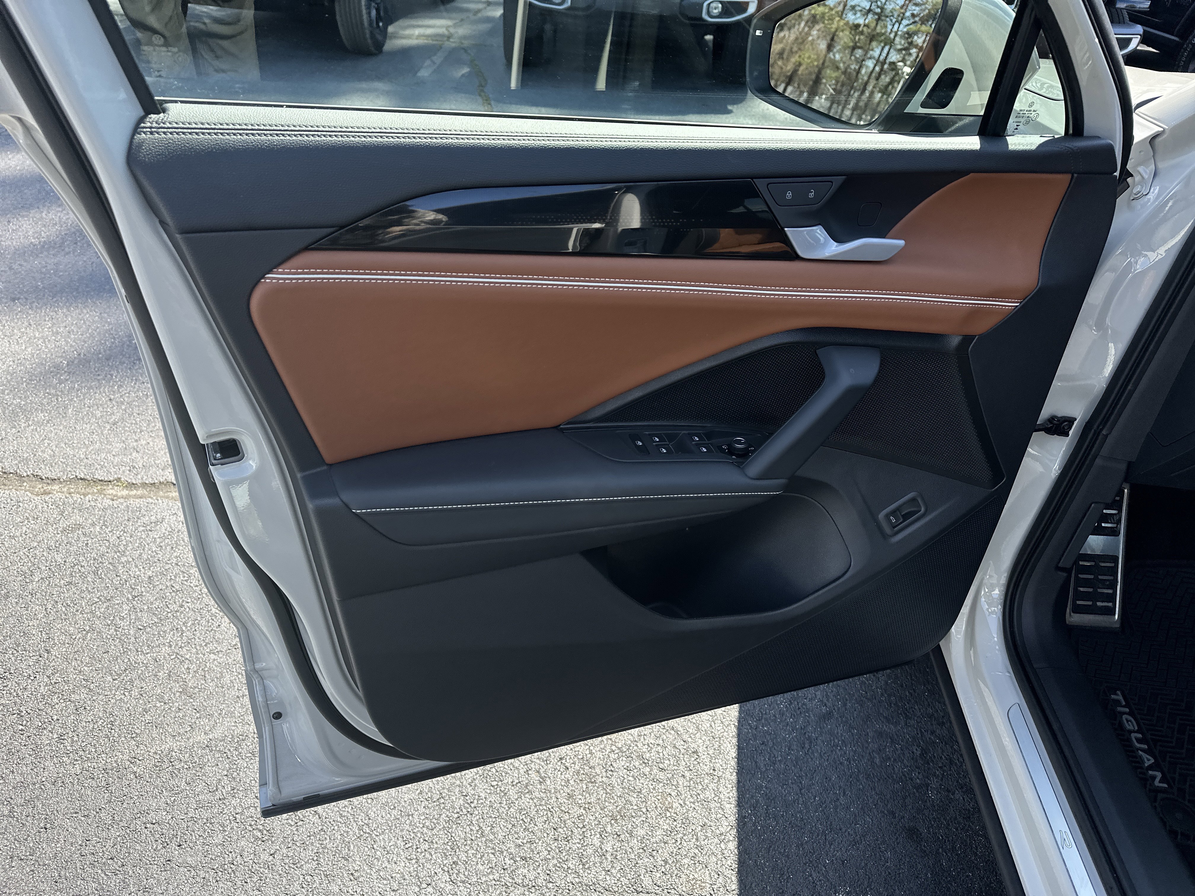 2025 Volkswagen Tiguan SEL R-Line