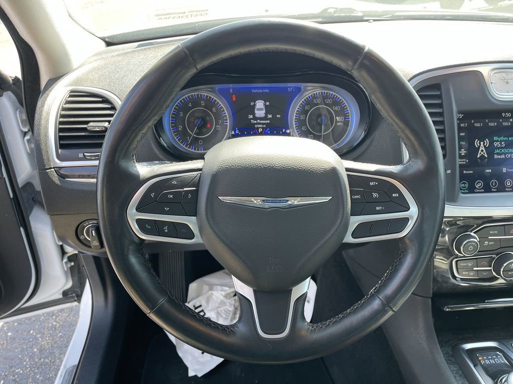 2022 Chrysler 300 Touring L