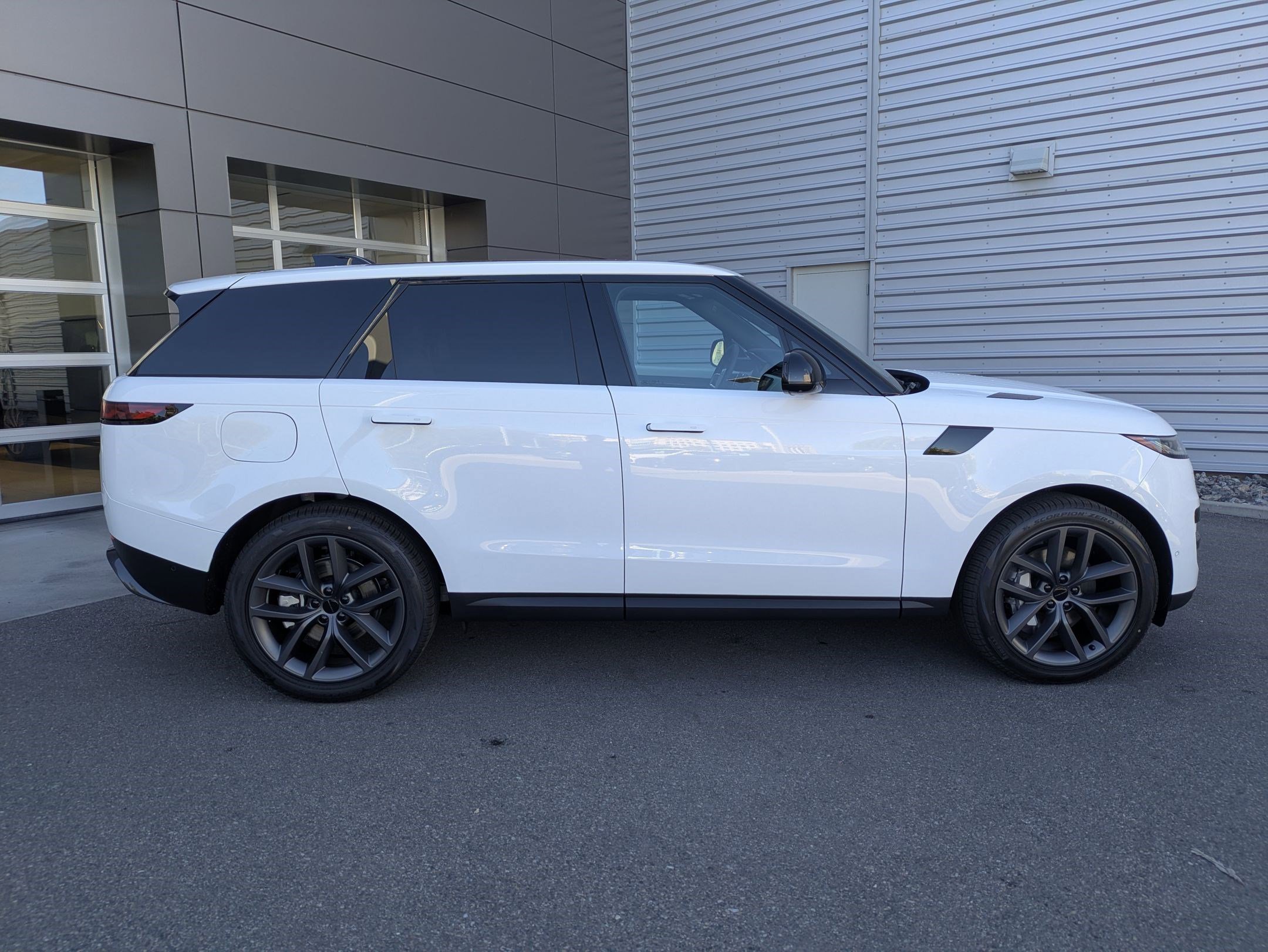 2026 Land Rover Range Rover Sport SE