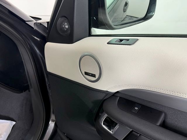 2025 Land Rover Discovery Dynamic SE