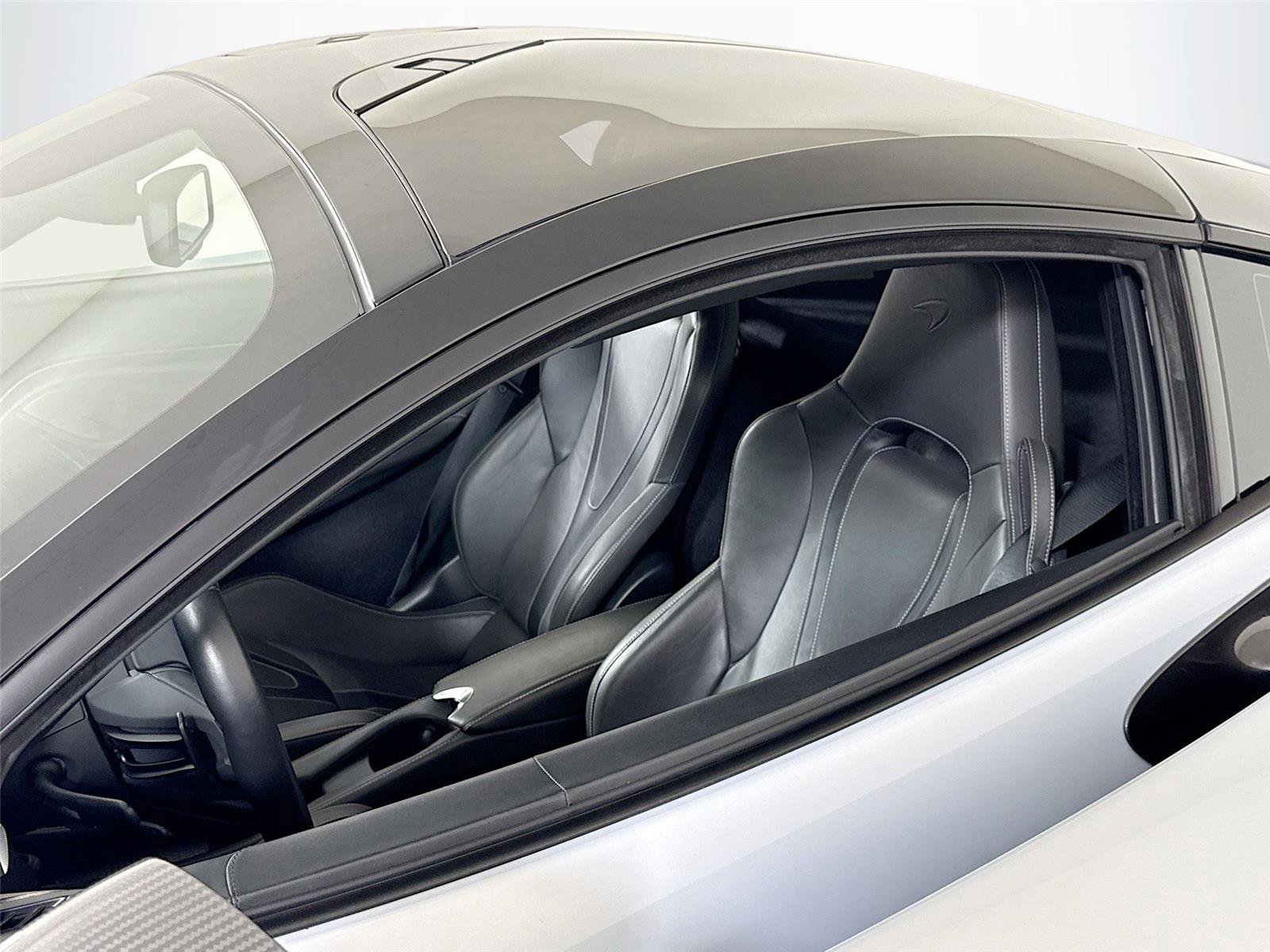 Used 2018 McLaren 720S photo 14