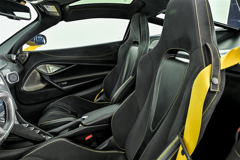 Used 2018 McLaren 720S Performance photo 25