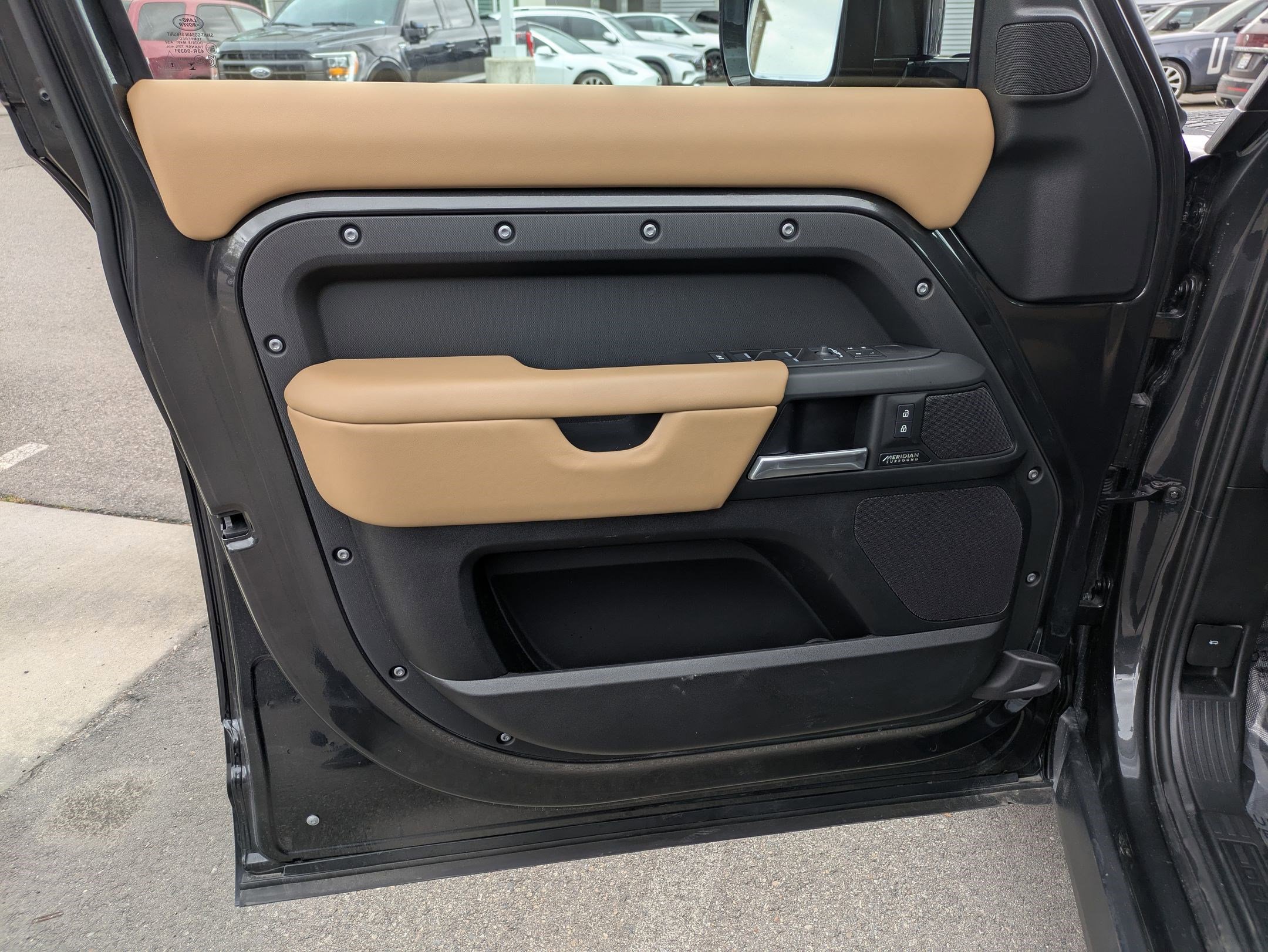 2025 Land Rover Defender 110 X-Dynamic SE