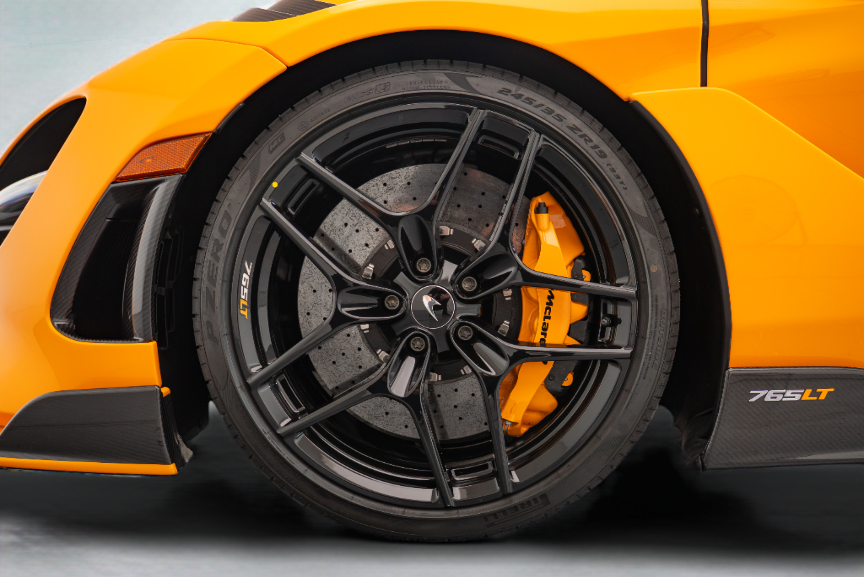 Used 2022 McLaren 765LT photo 27