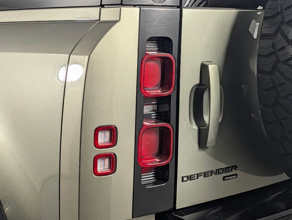 2022 Land Rover Defender 110 SE