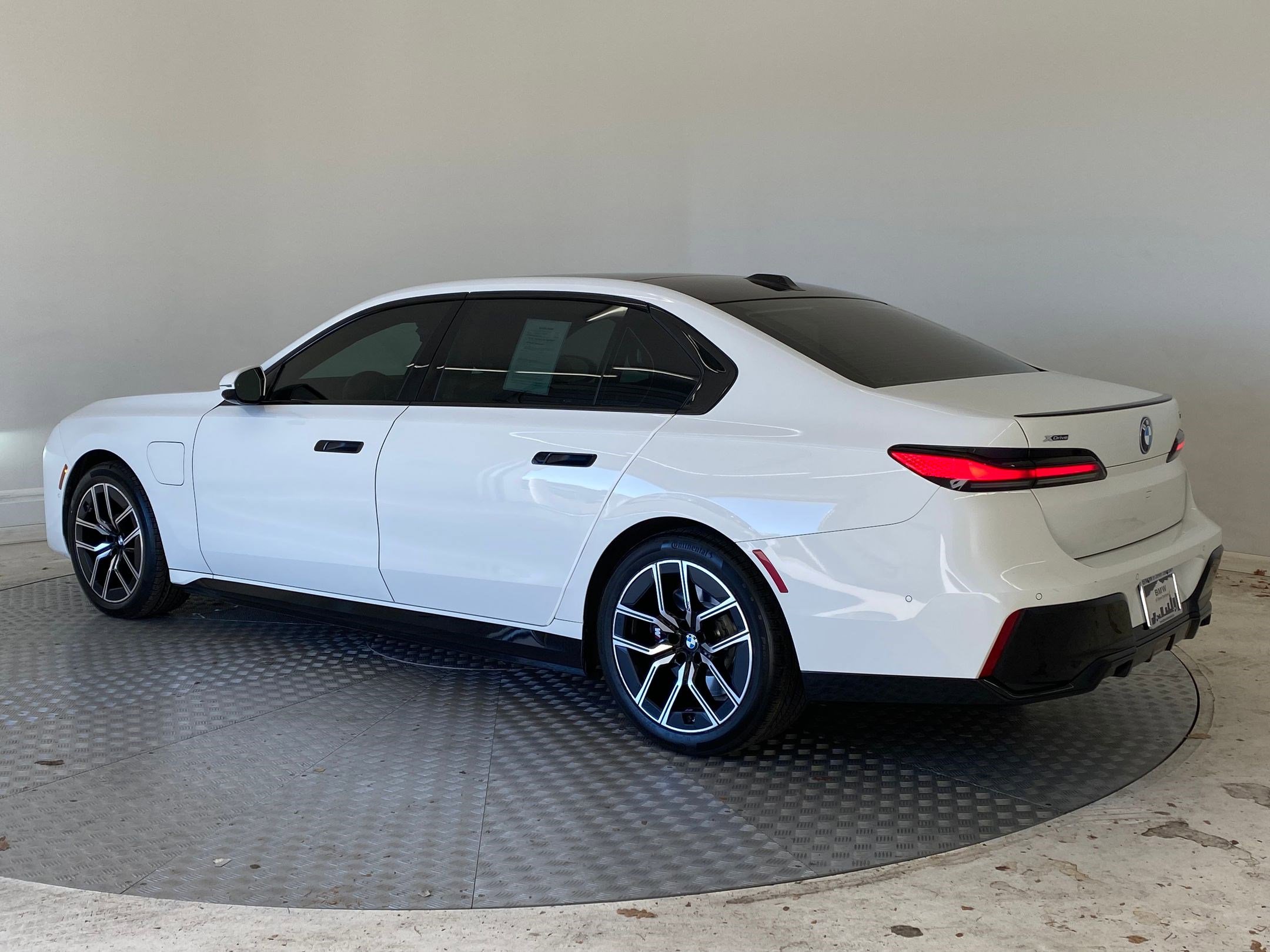 2024 BMW 750e xDrive