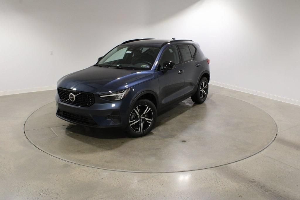 Used 2026 Volvo XC40 B5 Core w/ Climate Package