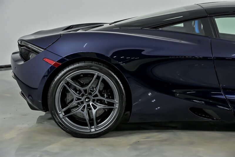 Used 2019 McLaren 720S Performance photo 16