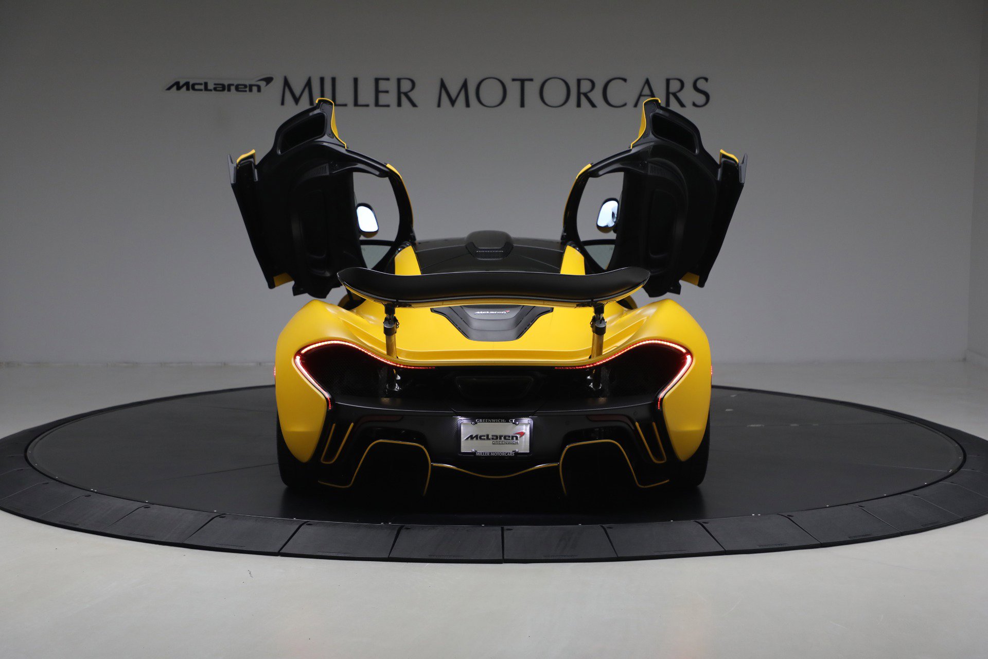 Used 2015 McLaren P1 photo 17