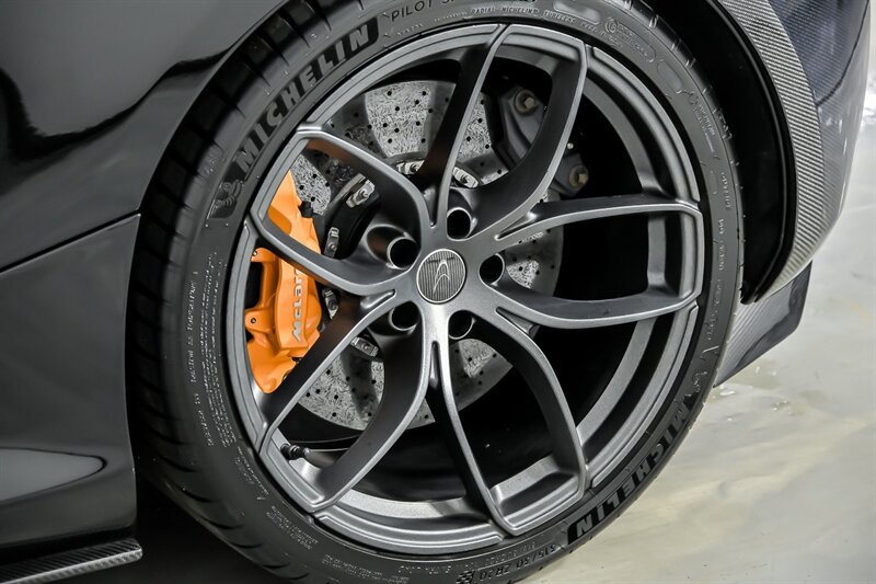 Used 2020 McLaren 720S Performance photo 25