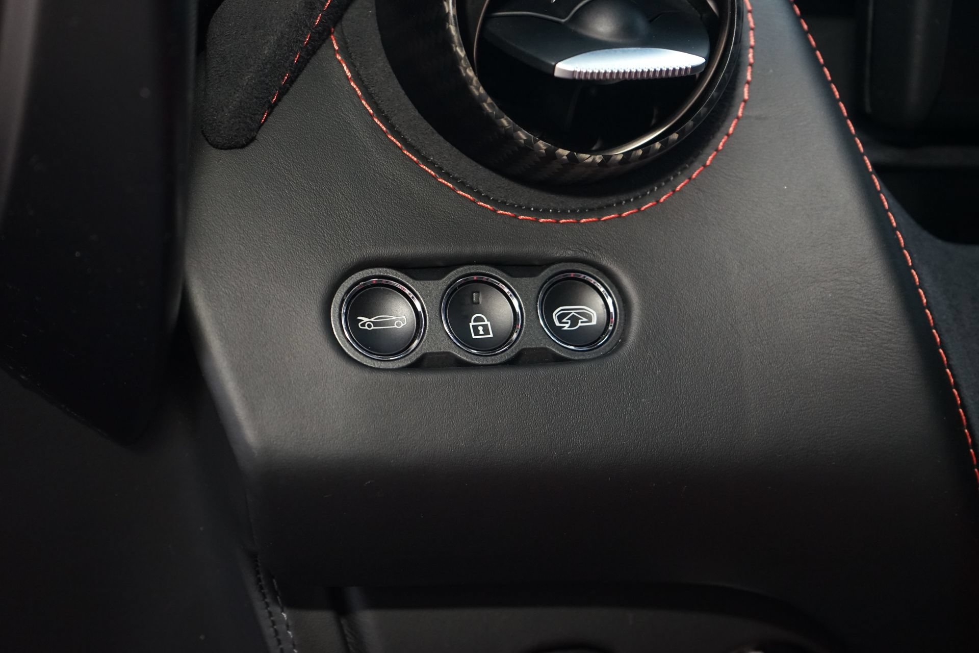 Used 2018 McLaren 720S Performance photo 33