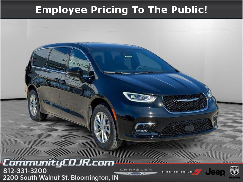 New 2026 Chrysler Pacifica Select