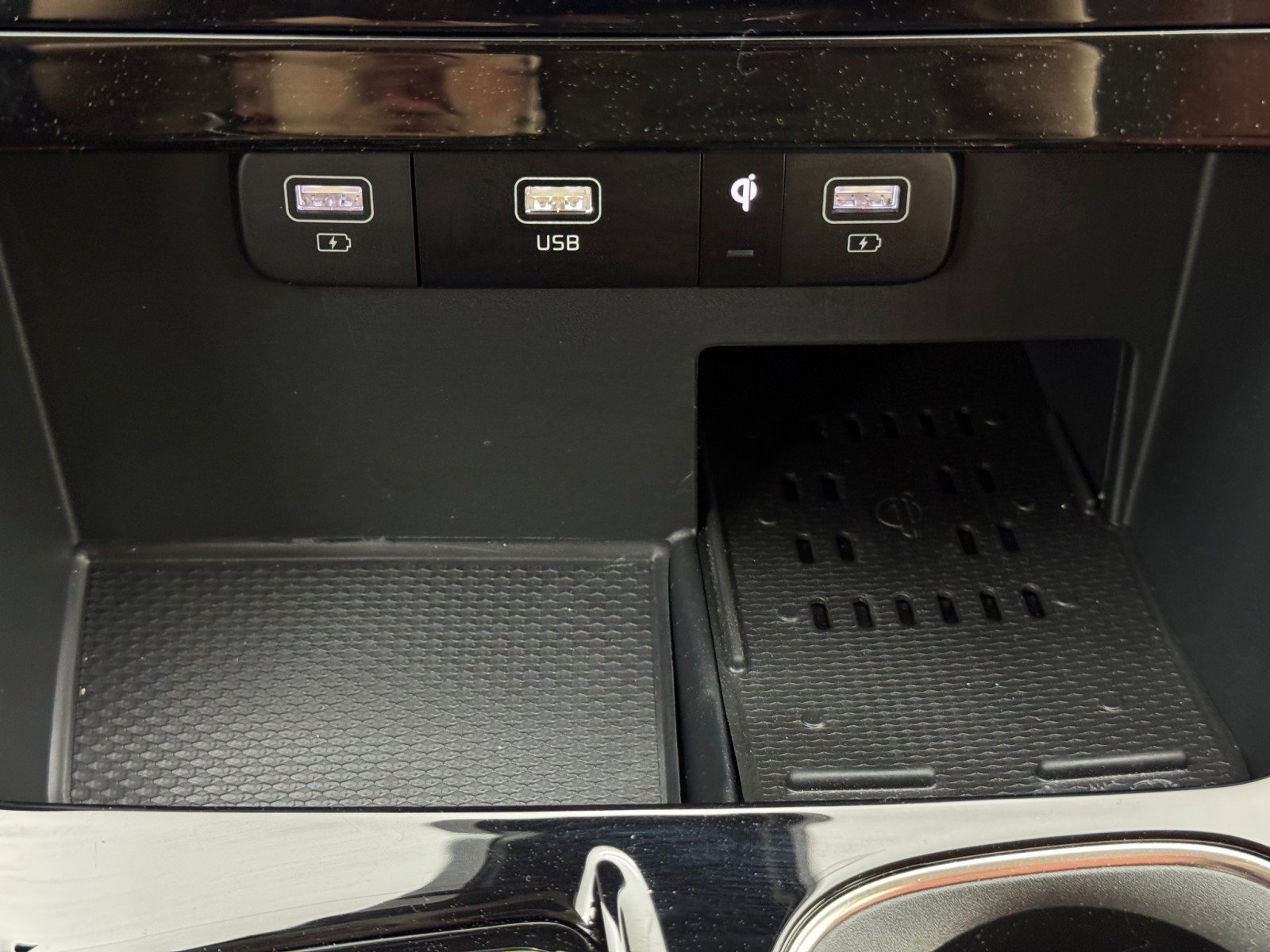 2024 Kia Carnival SX