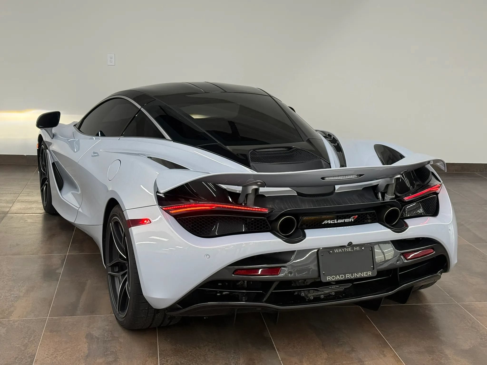 Used 2018 McLaren 720S photo 8