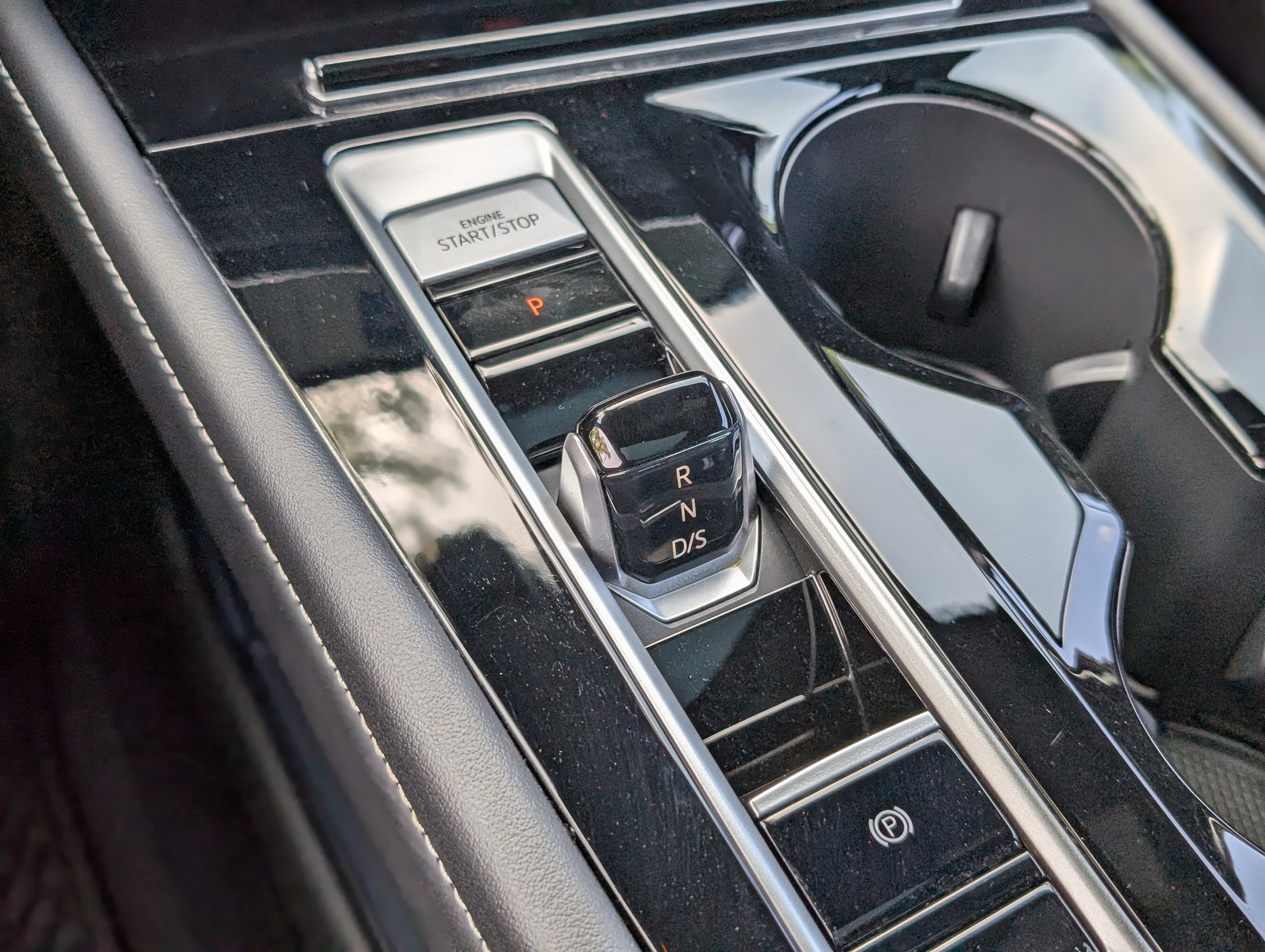 2024 Volkswagen Atlas Cross Sport SEL Premium R-Line