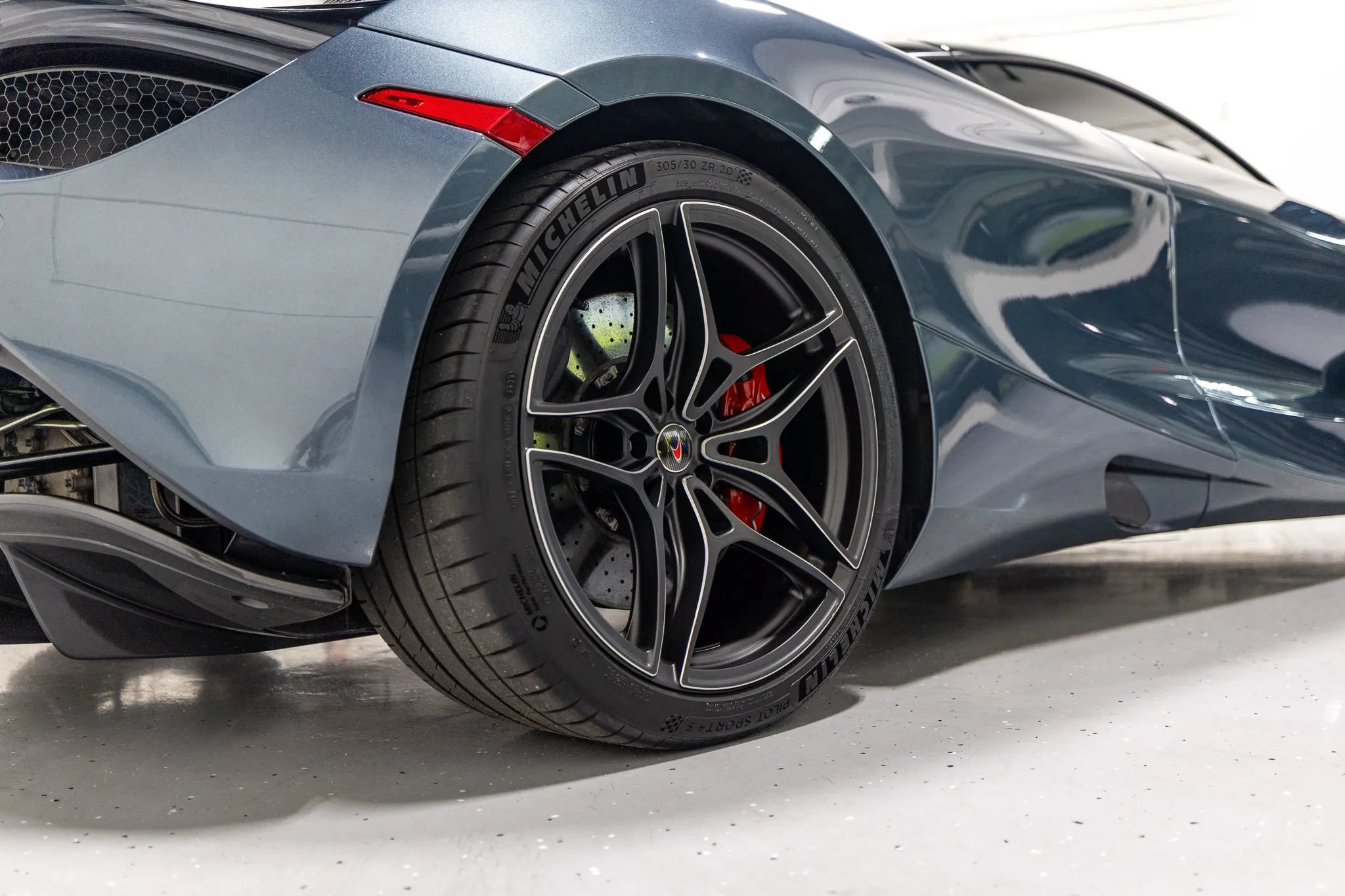 Used 2018 McLaren 720S Performance photo 27