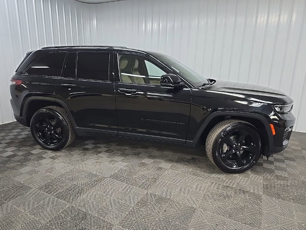Used 2023 Jeep Grand Cherokee Limited w/ Black Appearance Package