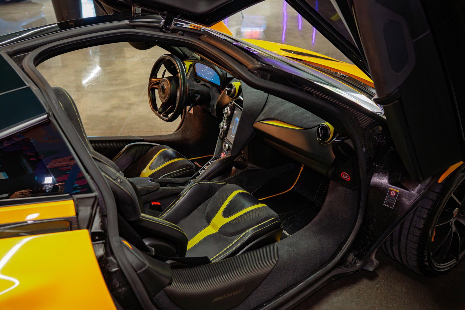 Used 2018 McLaren 720S Performance photo 13