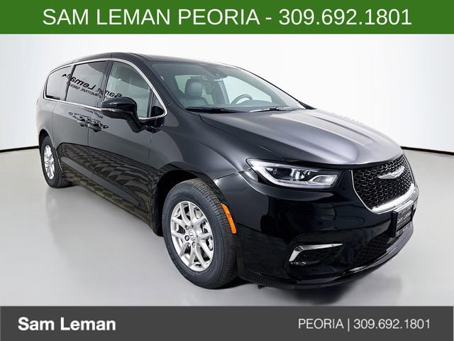 New 2026 Chrysler Pacifica Select