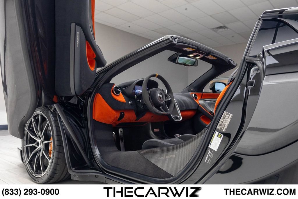 Used 2020 McLaren 600LT Spider photo 33