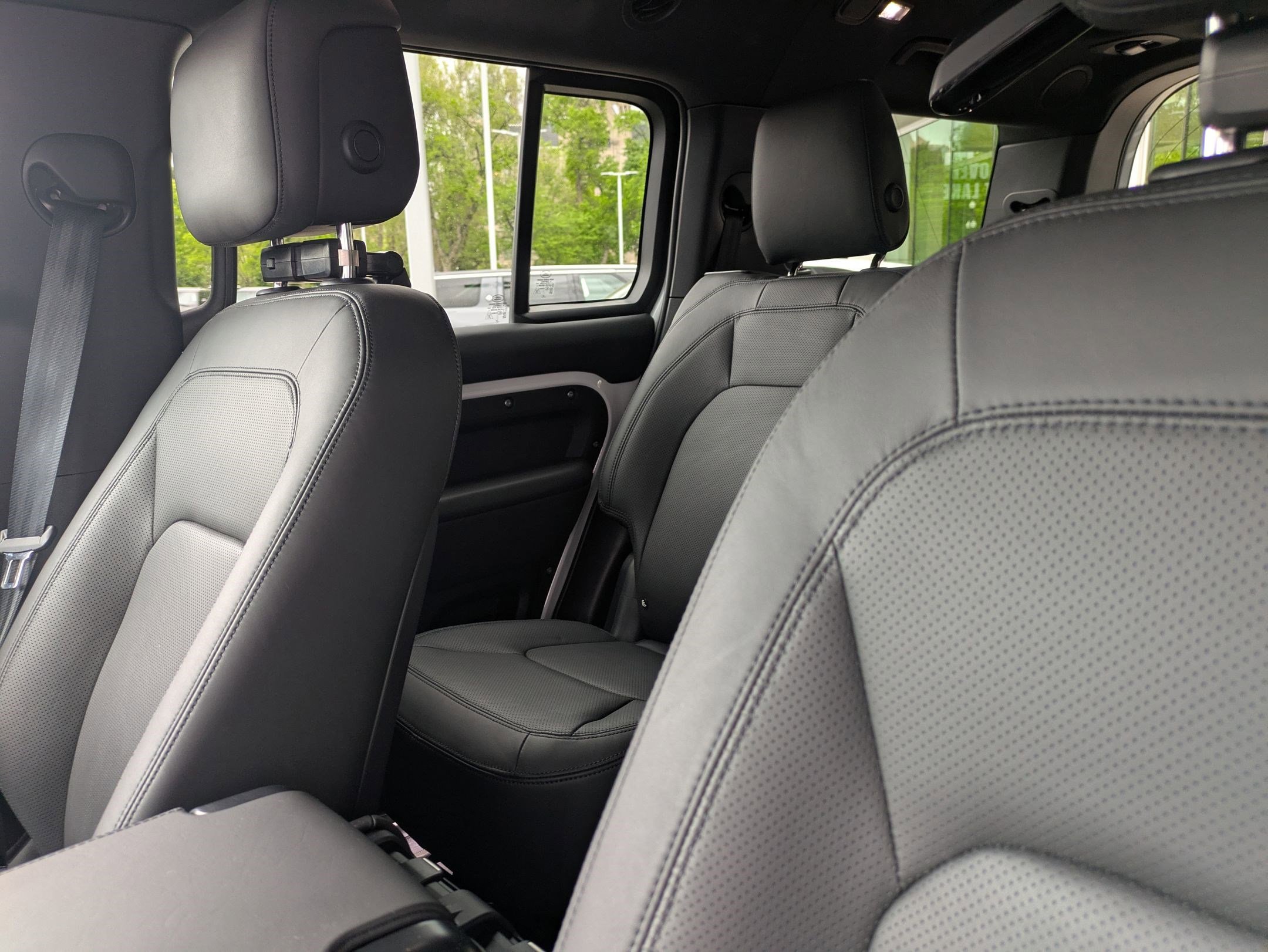 2025 Land Rover Defender 130 X-Dynamic SE