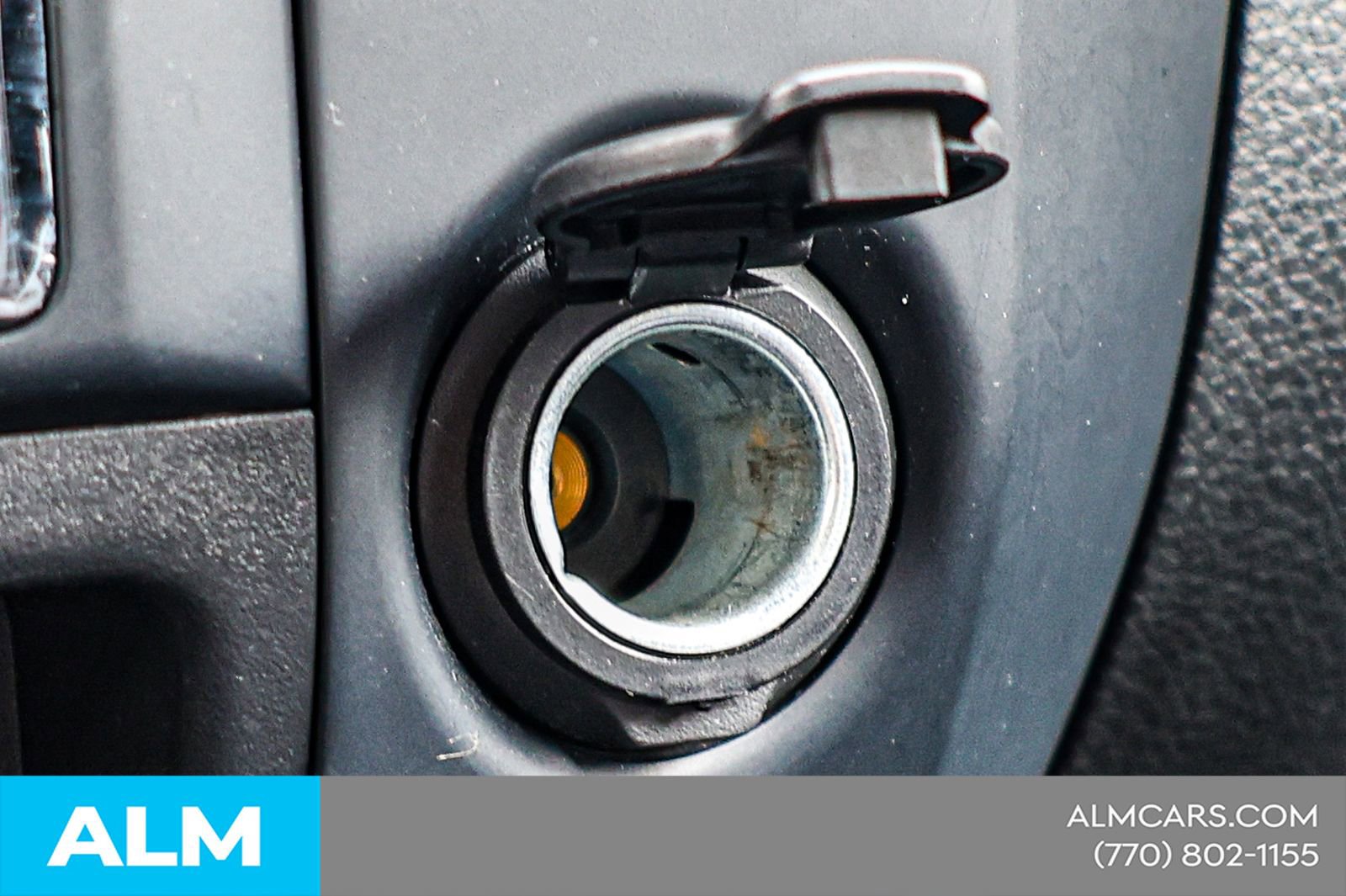 2023 Nissan Titan SV