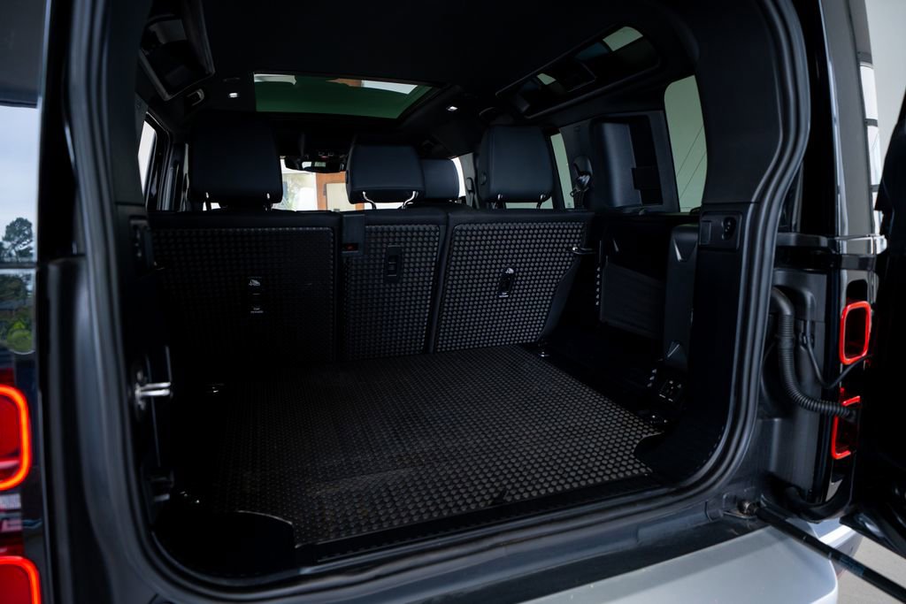 2025 Land Rover Defender 110 S